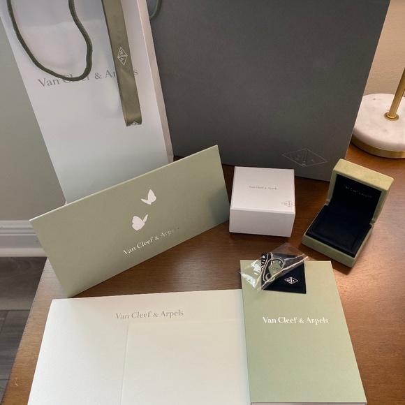 Van Cleef & Arpels Jewelry - Van Cleef & Arpels packaging lot Listing 2